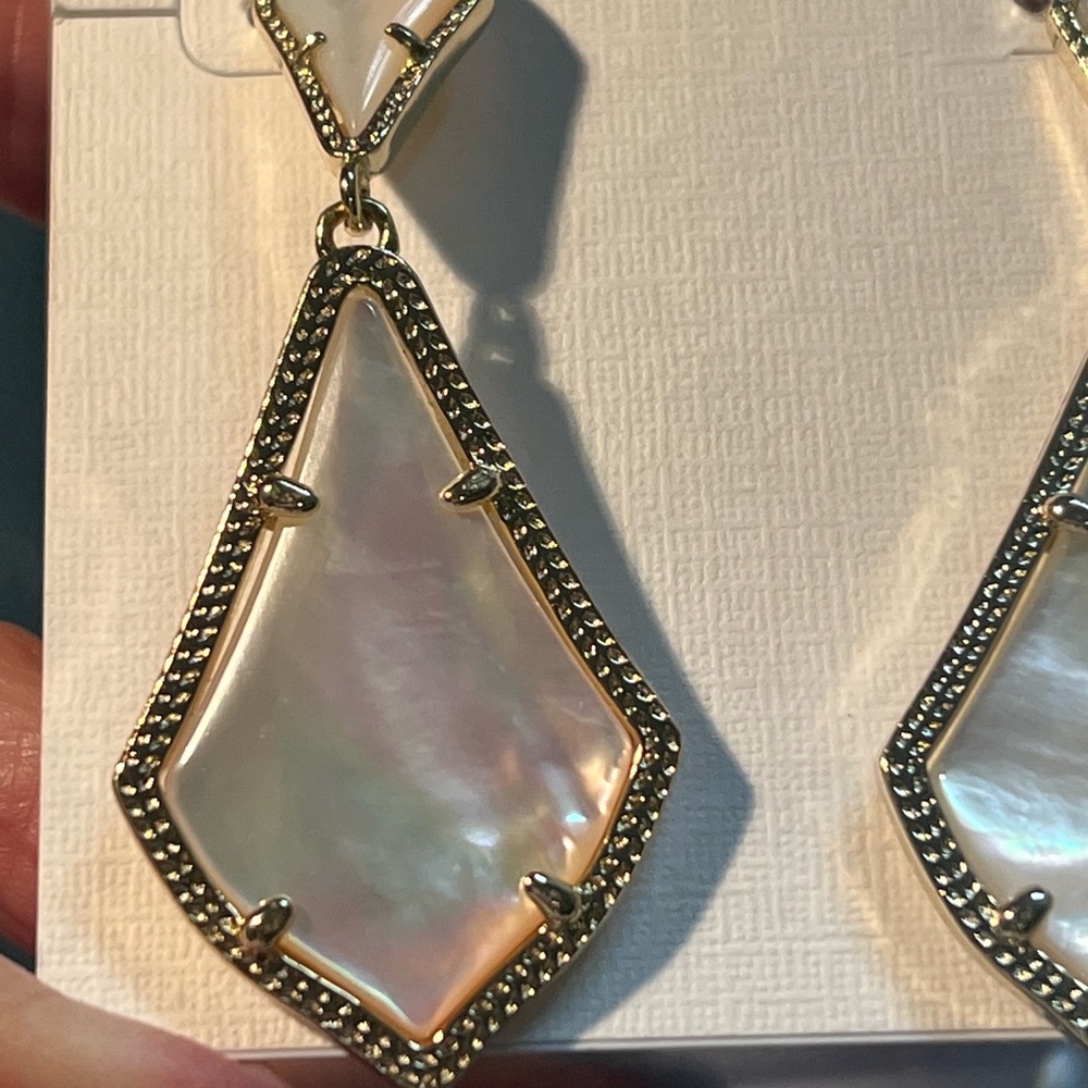 NWT Kendra Scott RARE & Retired Alexa Earrings Ivory Pearl & Yellow Gold GORG! - Picture 7 of 9